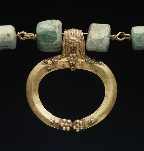 Necklace With Lunula Imperial Roman 1st Century Ad Gold And Agate