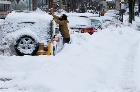 Travel Snarled Two Dead As Winter Storm Pummels New