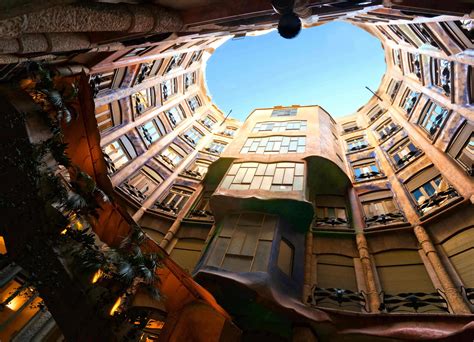 Уникальное архитектурное строение дом Мила в Барселоне Travel Guide