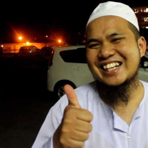 Namun isteri beliau selalu berpenampilan. Biodata Ustaz Ebit Lew | Azhan.co