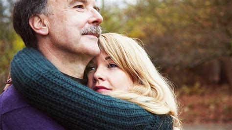 Mannen Vallen Op Jonge Vrouwen Nee Hoor Mannen Zijn Alleen Veel