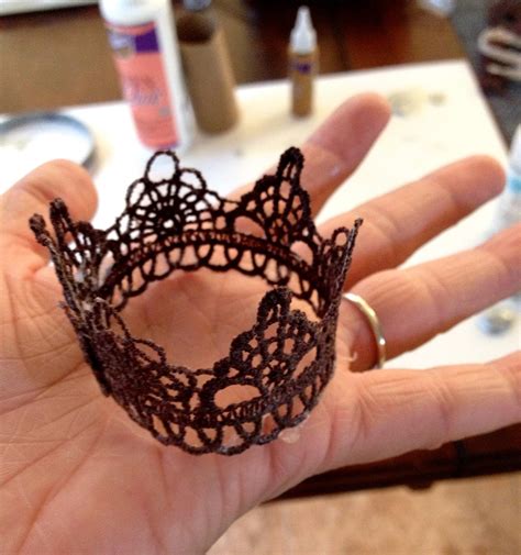 The Johnstons Diy Lace Crown