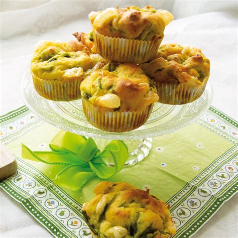Muffin salati con asparagi e scamorza - icette senza ...