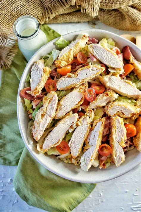 Crispy Chicken Blt Salad Chicken Blt Blt Salad Recipe Easy Green