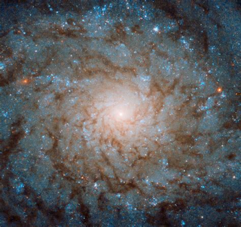 Hubble Takes Closer Look At Stunning Spiral Galaxy Ngc 4689