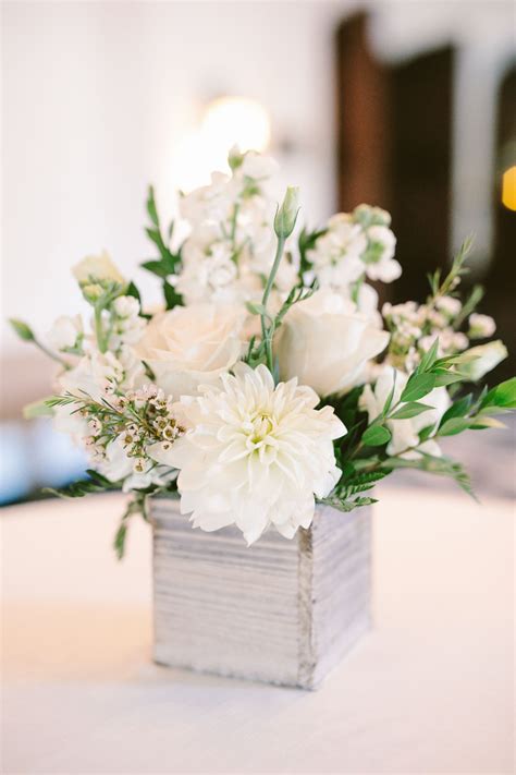 simple flower arrangements for wedding shower