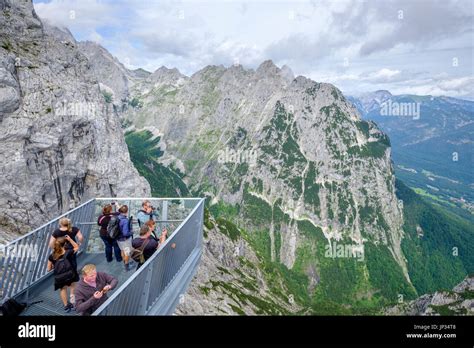 Alpspix Und Die Aussicht Von Der Alpspitze über Garmisch Partenkirchen