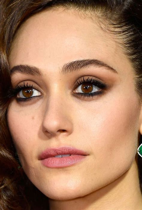 Close Up Of Emmy Rossum At The 2017 Emmy Awards Celebrity Makeup Looks
