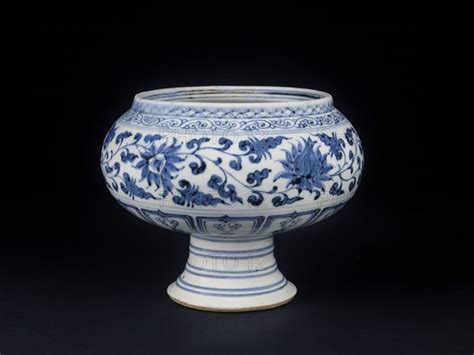 Blue And White Stem Bowl With Lotus Flowers And Mandarin Ducks Mid