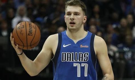 Nba季后赛（nba playoffs）是nba常规赛后举行的淘汰赛赛事。 每个联盟在常规赛东西区联盟最佳成绩的各8队（2个联盟，共16队）会晋身nba季后赛。 约于4月下旬开始。 季后赛球队的种子排名由晋级季后赛球队在季前赛的战绩决定。 东契奇抨击附加赛赛制:不理解这安排意义何在_NBA_新浪竞技风暴_新浪网