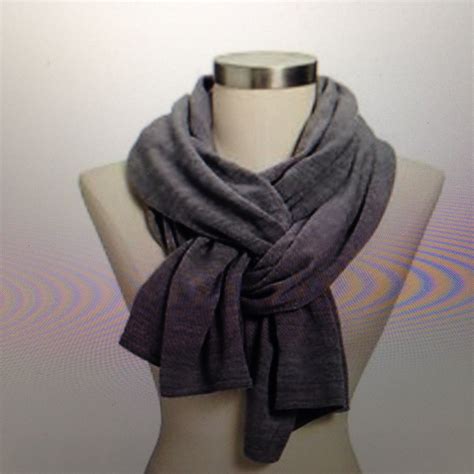 Pin By Amy Perdue On Cool Clothes And Accessories How To Wear Scarves Scarf Tying Ways To