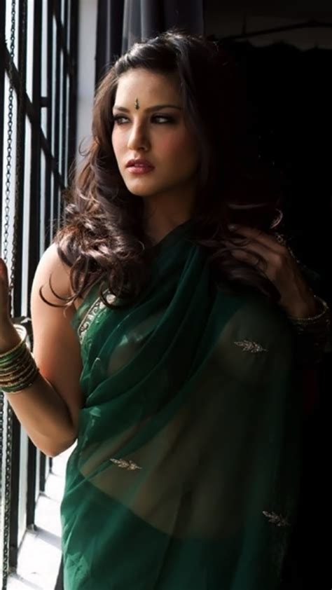 Sexy Indian Actress In Saree Sunny Leone In Green Saree