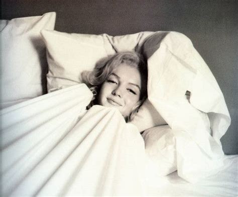 Marilyn monroe by sam shaw, 1957. Marilyn in bed | Marilyn Monroe... | Pinterest