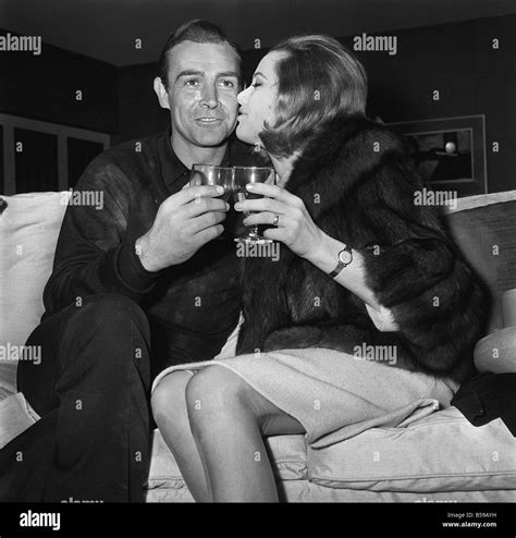 Honor Blackman Hi Res Stock Photography And Images Alamy