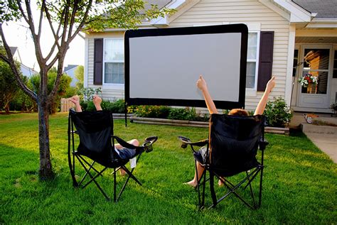No need to spend your hard earned cash at the cinema, now you can spend your hard earned cash on this backyard theatre system! Outdoor: How To Set Up Your Own Backyard Theater Systems ...