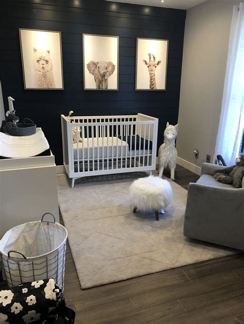 Neutral Babys Room Decorated With Zoo Animals Modern Baby Room
