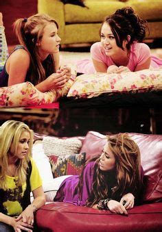 Miley E Emily Osment Em Hannah Montana Old Disney Channel Shows Disney Channel Stars Disney
