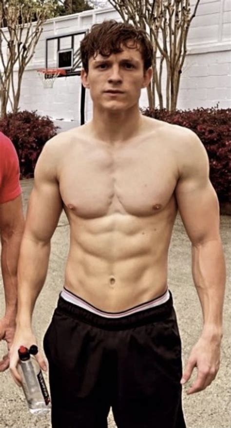 Tom Holland Muscle Morph In 2021 Beautiful Men Faces Tom Holland Celebrities Male