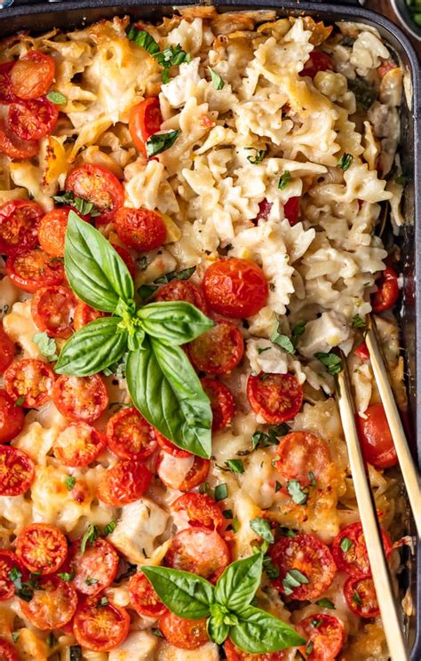 Chicken alfredo is so rich, we rarely serve more than some roasted broccoli or a light salad on the meghan has a baking and pastry degree, and spent the first 10 years of her career as part of alton. Chicken Alfredo Pasta Bake Recipe - The Cookie Rookie ...