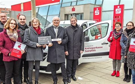 Kreissparkasse Saarpfalz übergibt Spendenfahrzeuge