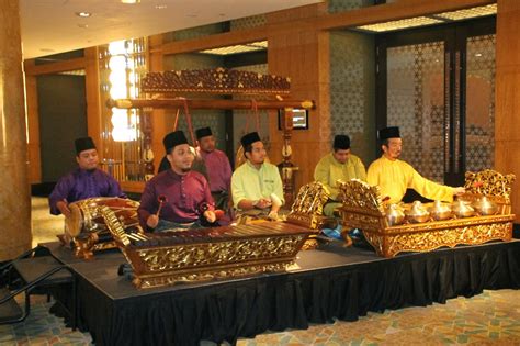 The words 'hari raya' mean 'day of celebration.' hari raya puasa is often mistaken to be the muslim new year but it is not. Pakej Perkahwinan, Hari Raya, Puasa, Live Band Kebudayaan ...