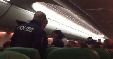 Farty Passenger Forces Flight To Make Emergency Landing Trendfrenzy