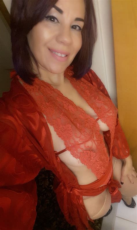 Latina Milf Showing Off Her Body ShesFreaky