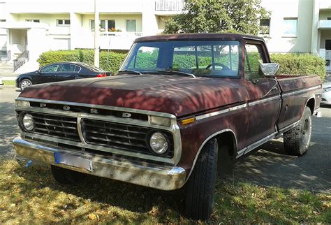 I was considering to buy a schecte. Wahrscheinlich Ford Ranger Pickup Variante aus den 80ér ...