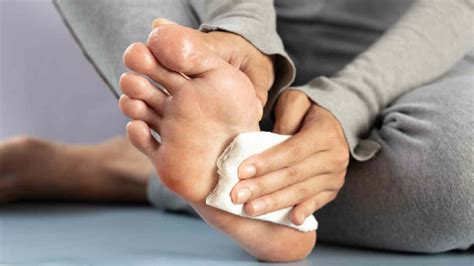 Sweaty Hands And Feet Causes Treatment And Prevention Healthshots