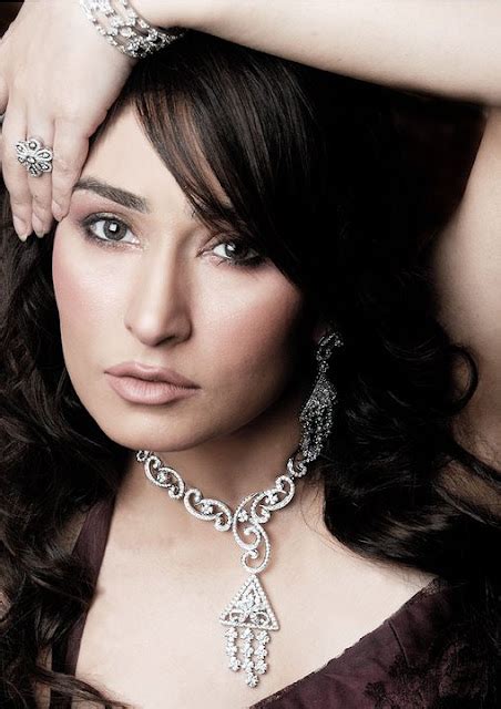 Hum Awaz Entertainment Magazine Gorgeous Reema Khan Hot Jewellery