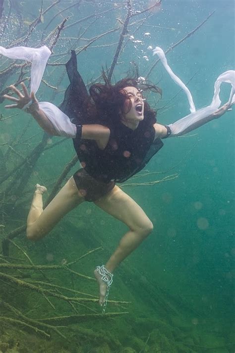 Estntm Cycle Th Episode Underwater Beauties Chained To The Ocean Floor Photo Shoot Mformodels