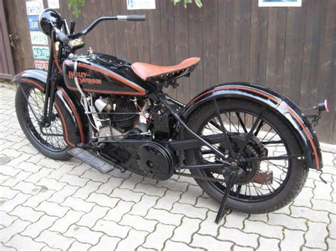 Even tough they consider 1903 as their starting year, they could. Details zum Custom-Bike Harley-Davidson Type J des ...