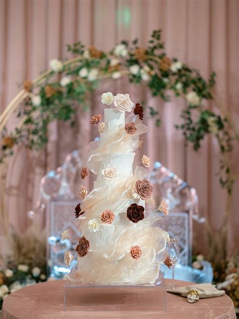 the 7 top trends for wedding cakes in 2023