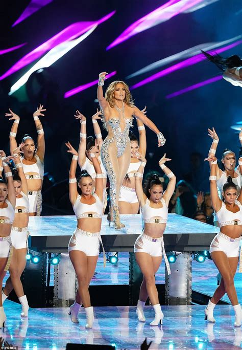 Super Bowl 2020 Jennifer Lopez Pole Dances In Epic Half Time Show Daily Mail Online