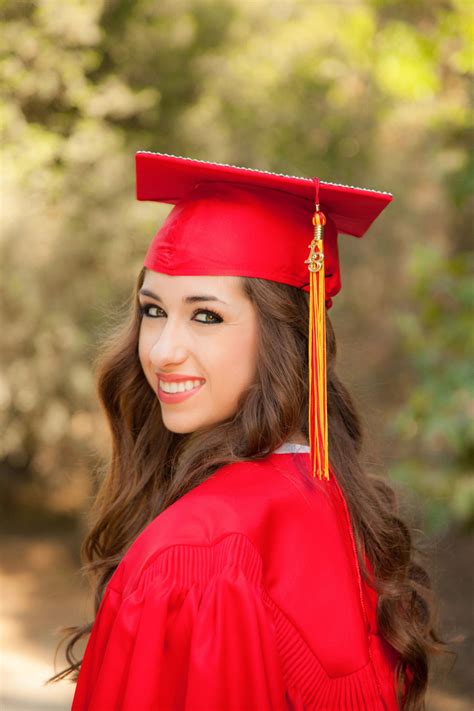Pin On Cap And Gown Girls Senior Portrait Photo Picture Ideas