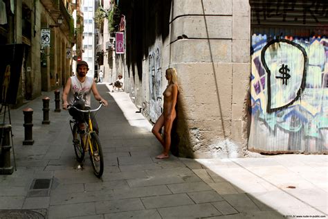 Judita Street Painter Barcelona Nude Public