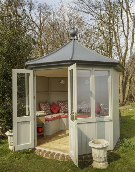 How To Decorate A Small Summer House