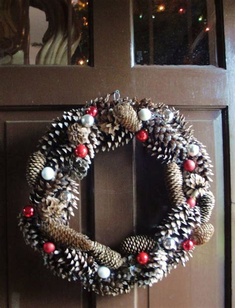 29 Creative Techniques Used In Diy Pinecone Wreaths That Will Impress