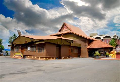 Majoriti penduduk kelantan adalah orang melayu dan negeri ini turut digelar sebagai 'buaian budaya melayu'. Tempat Menarik Di Kelantan | Lokasi Percutian