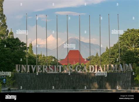 Detail Logo Universitas Gadjah Mada Yogyakarta Koleksi Nomer 26