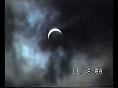 Eine sonnenfinsternis entsteht, wenn sich der mond vor die sonne schiebt. 11. August 1999: Sonnenfinsternis über Brandenburg an der ...