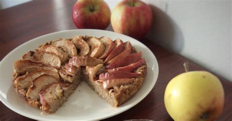 JÄLKIruokaISTUNTO: Kolmen raaka-aineen omenapiiras