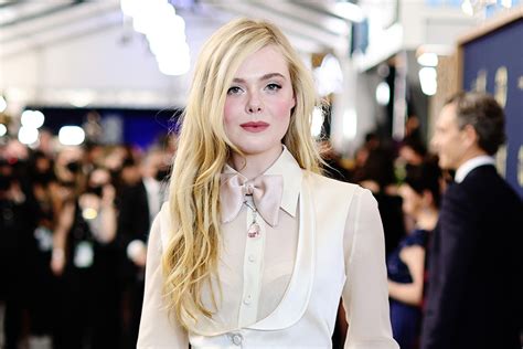 Sag Awards 2022 Elle Fanning In Gucci Laptrinhx News