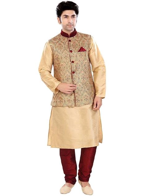 Dhoti diperbuat daripada lembaran kain putih yang panjang. Pakaian Tradisional India Lelaki