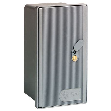 Cassetta in vetroresina gti per contatori monofase tipo enel ad 2 posti o trifase ad 1 posto.puo' essere applicata ad incasso,a parete,o su palo.sono indicate per contenere apparecchiature di controllo,strumentazioni elettriche e contatori. CASSETTA X CONTATORE ENEL 1 POSTO C/SERR. GMI in offerta ...