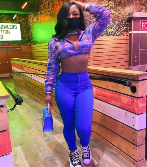 ‘it’s The Waist For Me’ Reginae Carter Flaunts Her Cute Outfit And Small Waist And Fans Are