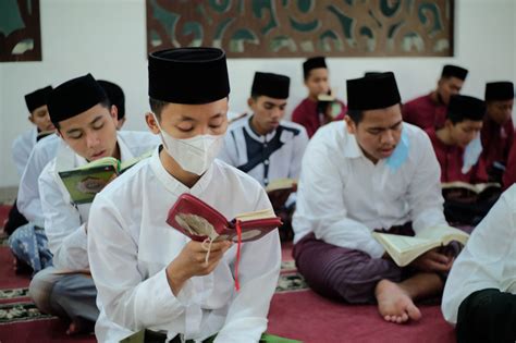 Keutamaan Sedekah Untuk Penghafal Alquran Daarul Qur An