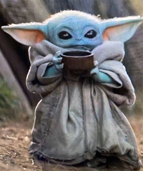 Baby Yoda Drinking Soup Is Taking Over The Internet Yoda Pictures