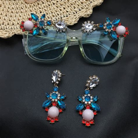 Hot Fashion Runway Baroque Women Girls Crystal Sunglasses Retro Decor Floral Sunglasses Summer