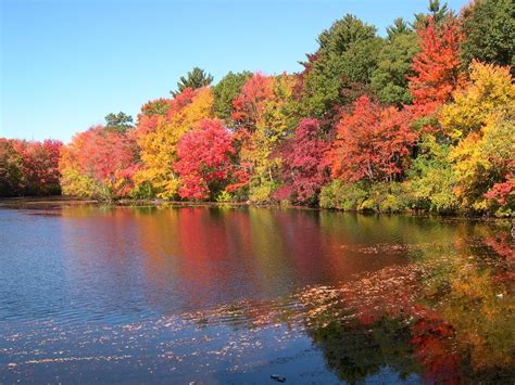 21 Spectacular Places All People Who Love Fall Colors Must Visit With